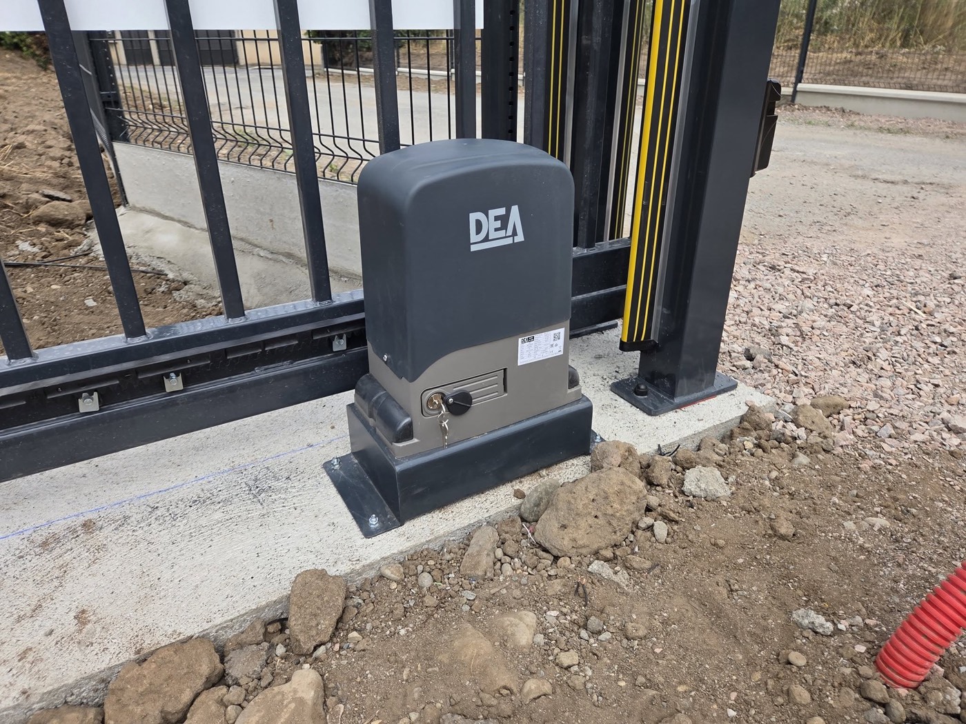 Motorisation DEA d'un portail coulissant industriel